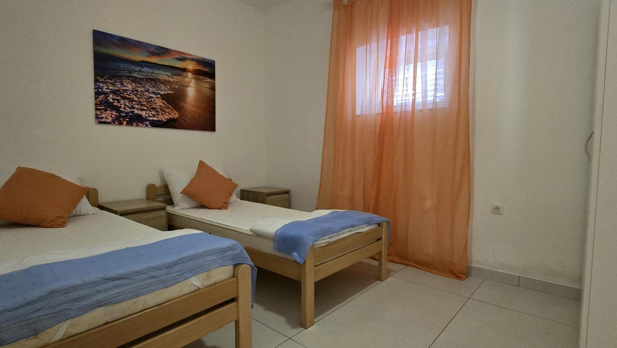 Enigma - In Center Apartment