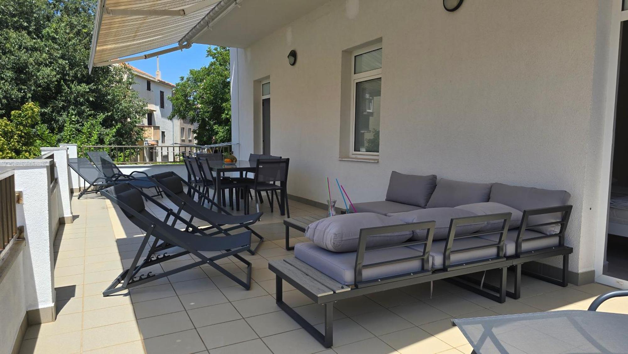 Enigma - In Center Apartment *