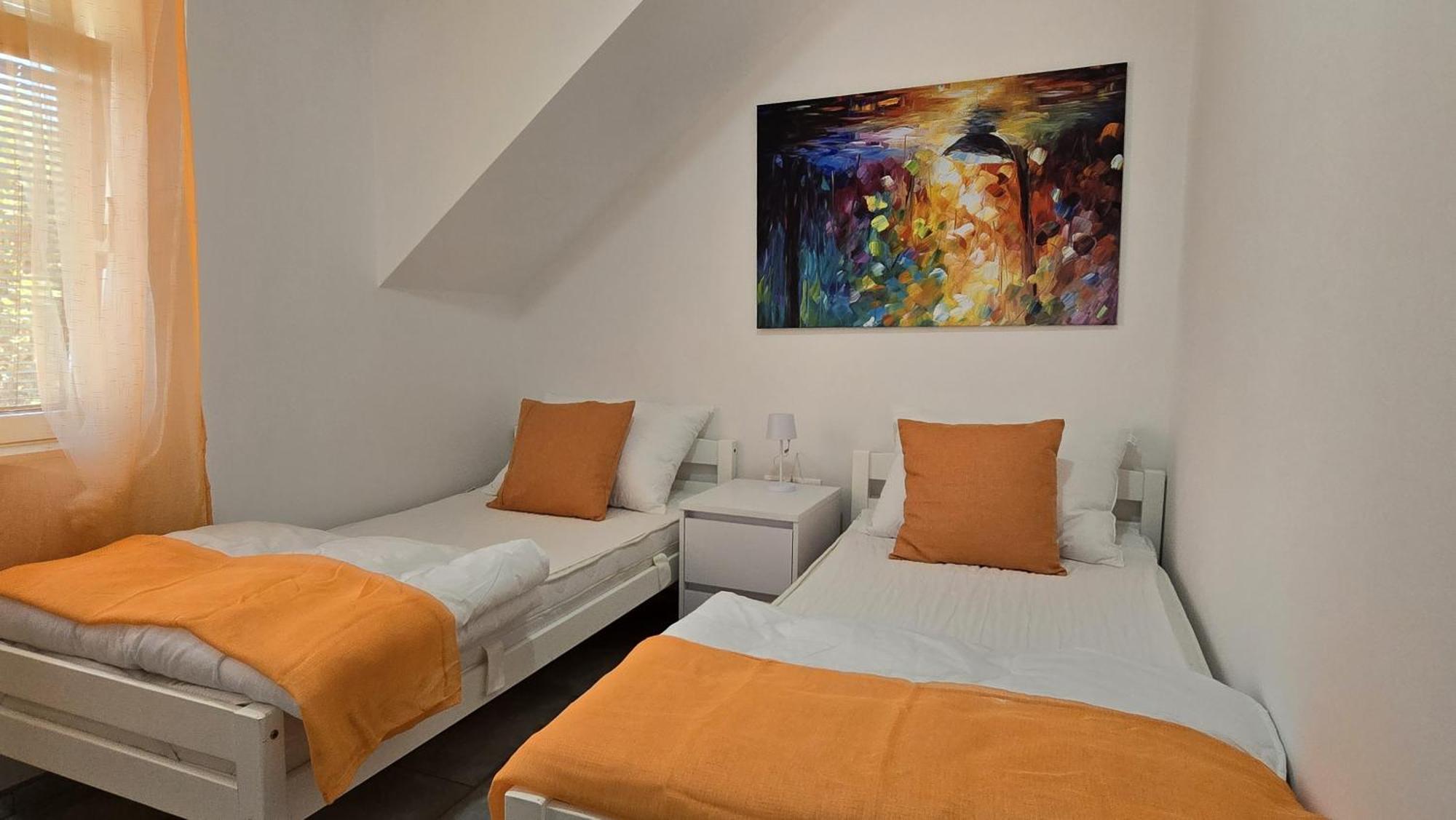 Enigma - In Center Apartment *