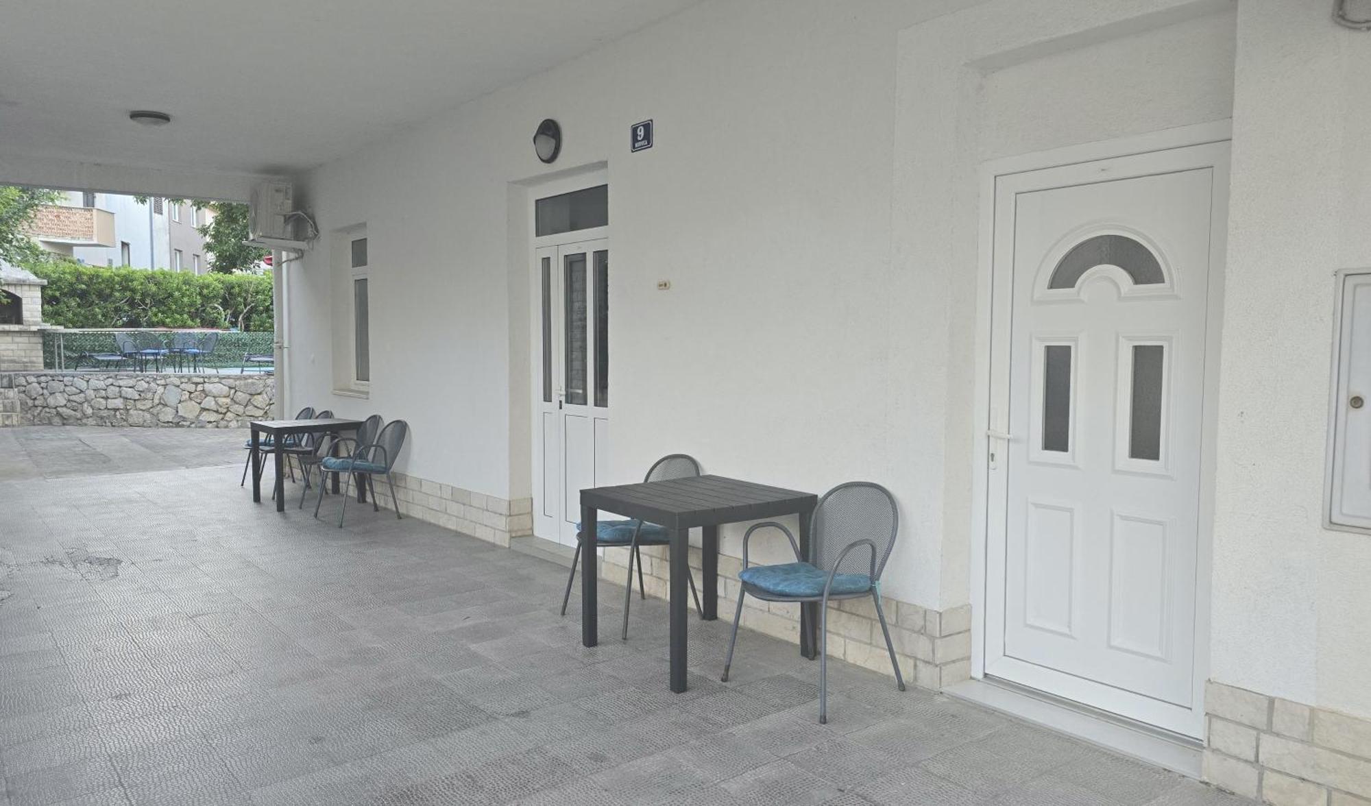Enigma - In Center Apartment *