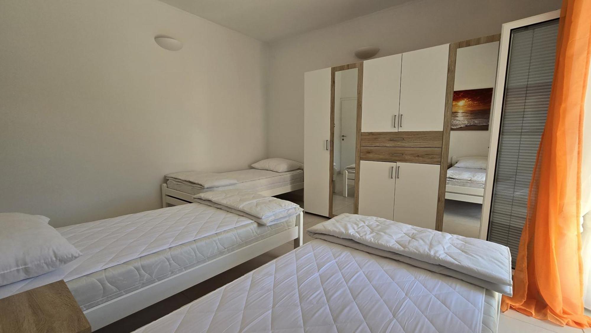 Enigma - In Center Apartment *