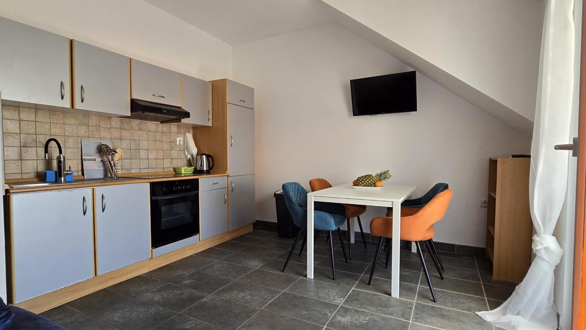 Enigma - In Center Apartment *